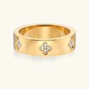 Amara Gold Clover Band Ring in 18k gold plated stainless steel