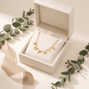 Gold name necklace SOPHIE in a gift box